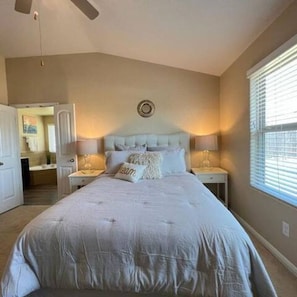 4 habitaciones, escritorio, tabla de planchar con plancha y wifi gratis 