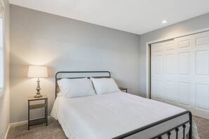 2 多间卧室、免费 WiFi、床单