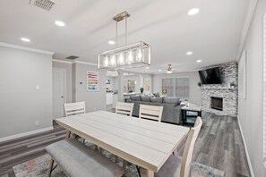 Interior - Beautiful and Spacious, Home - Great location! (San Antonio)