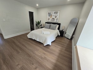 Luxurious & Spacious Townhouse | Roupas de cama premium, edredons de pluma, camas Select Comfort