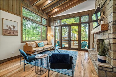 Twin Retreat Cabin 1: Hot Tub, Fire Pit, Golf Shangri La, Boat Grand Lake