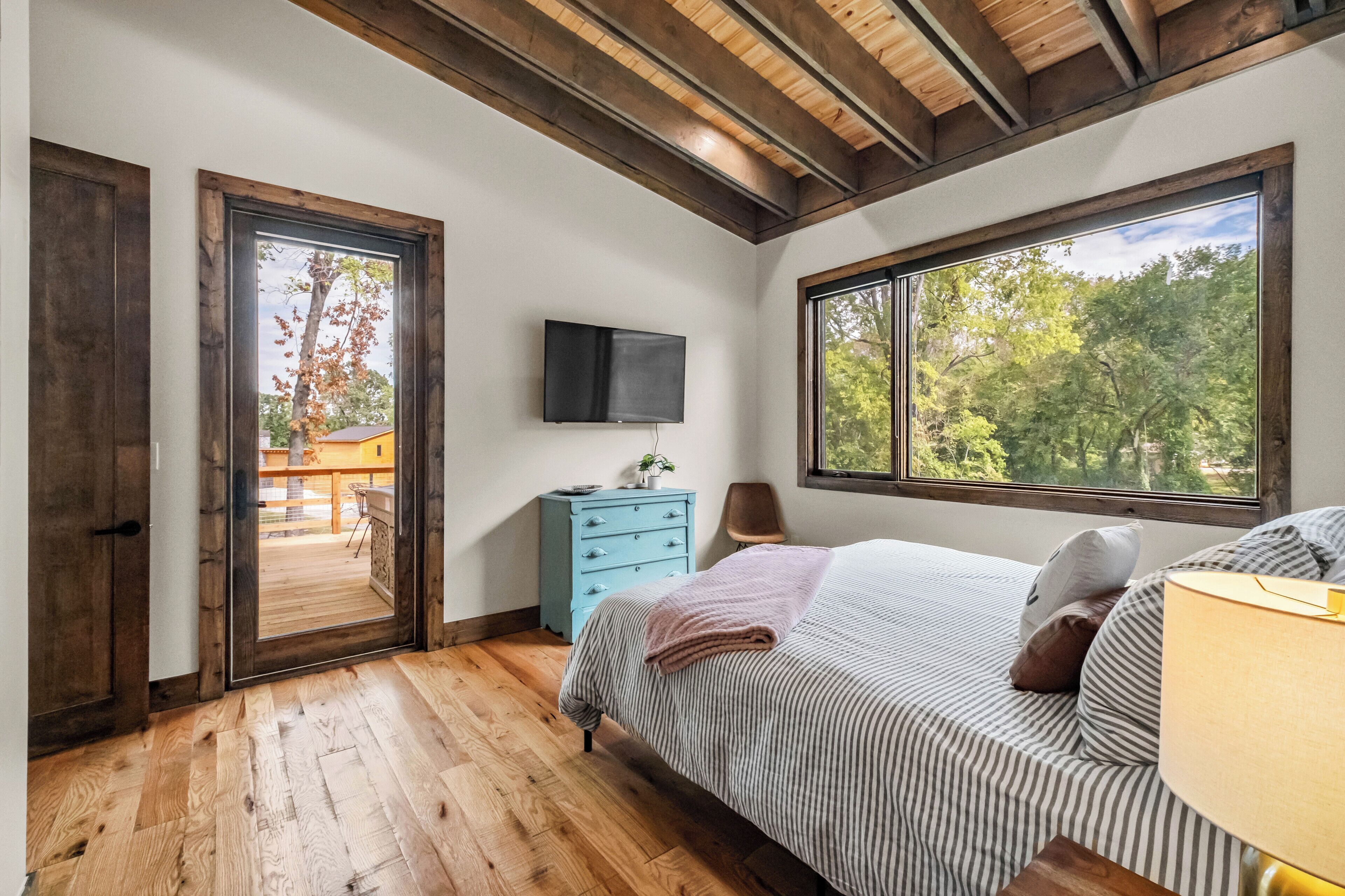 2 habitaciones, escritorio, tabla de planchar con plancha y wifi gratis 