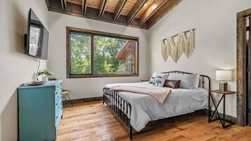 2 soverom, skrivebord, strykejern/-brett og wi-fi (inkludert)