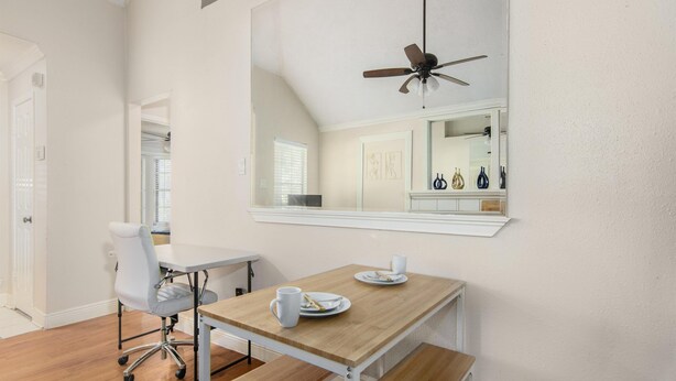 Dining - A COZY home in south Houston (Houston)