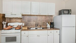 Private kitchen - A COZY home in south Houston (Houston)