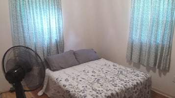 2 bedrooms, desk, iron/ironing board, WiFi