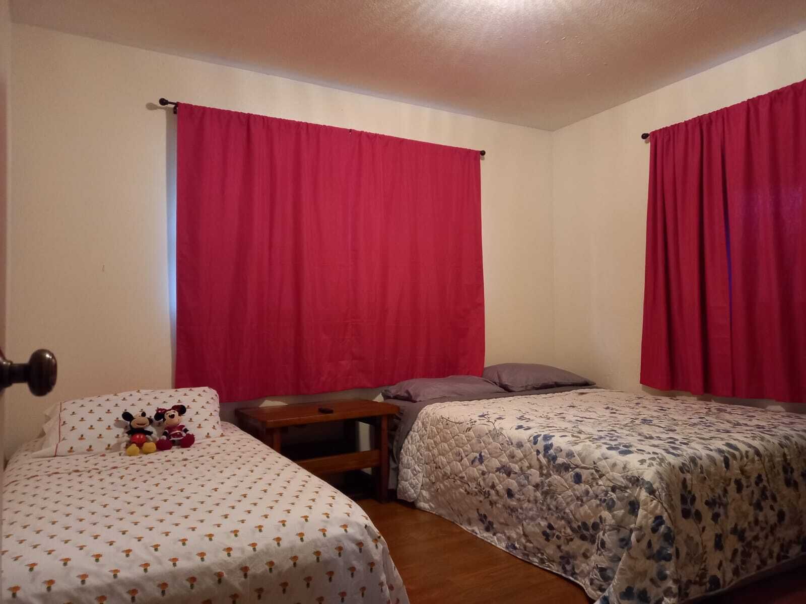 2 dormitoris, escriptori, planxa i posts de planxar i wifi 