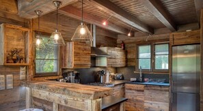 ثلاجة، ميكروويف، فرن، غسالة أطباق