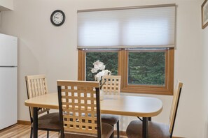 Dining - Indian River Home Nestled in the Woods (Indian River)