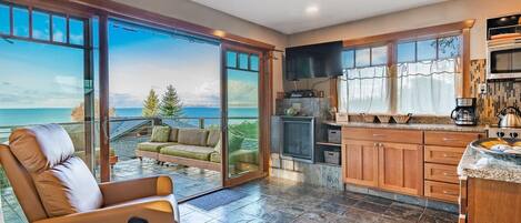 Smart TV, chimenea y estéreo