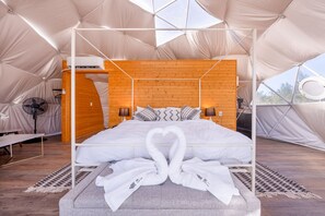 1 bedroom, bed sheets - Romantic Stargazing Dome Stunning Mountain View Glamping Loving Heart Retreats  (Burnet)