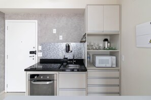 Fridge, microwave, oven, stovetop - My Home Studio - GRU (Guarulhos)
