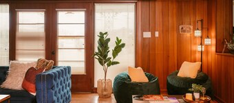 Farm Ranch/Huge Hot tub/Retro/Solar/15 Downtown