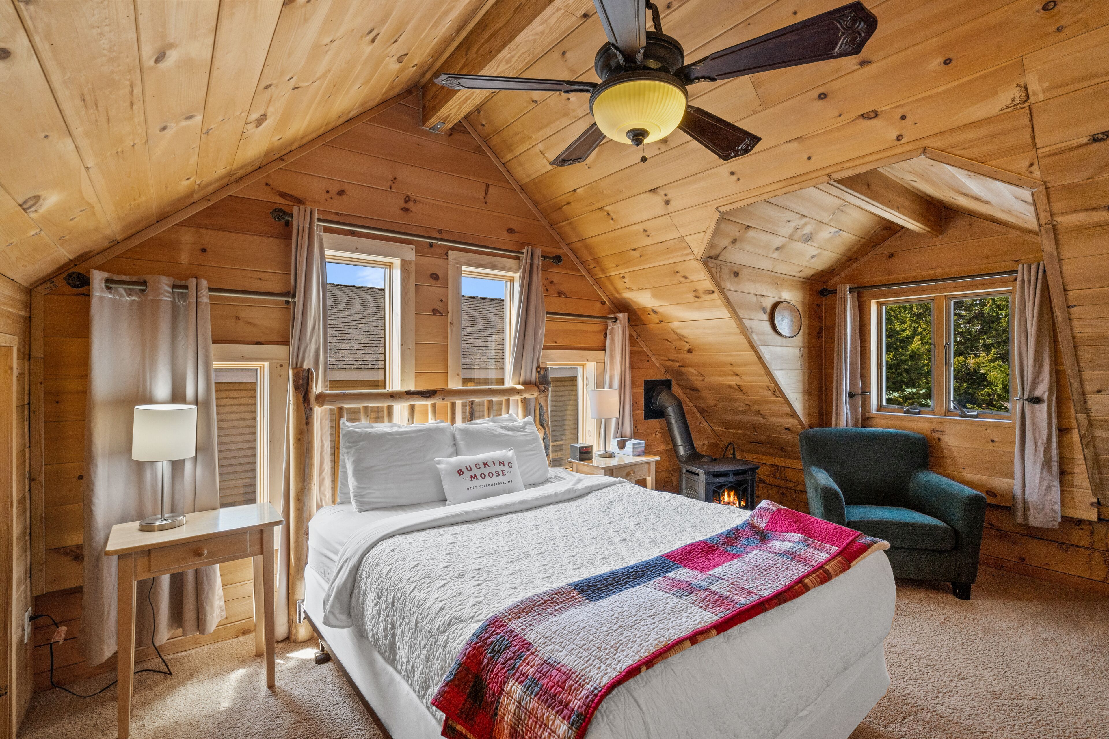 Cowboy Cabin #10 | Premium bedding, down duvets, free WiFi, bed sheets