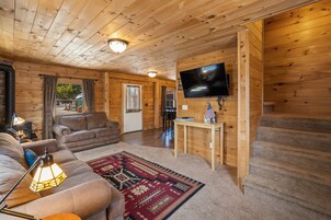 Cabaña (Cowboy #10) | Zona de estar | Smart TV de 42 pulgadas con canales digitales, una televisión