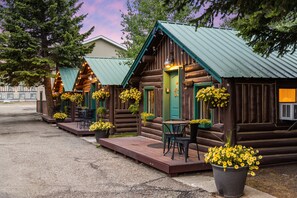 Exterior - The Bucking Moose (West Yellowstone)