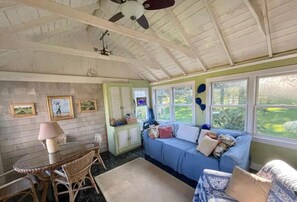 Smart TV, fireplace, books, offices