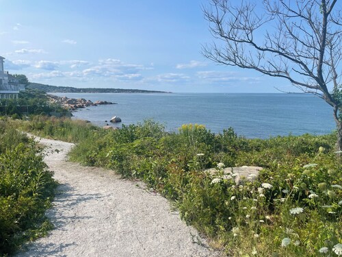 Rockport Getaway near ocean, music hall & downtown