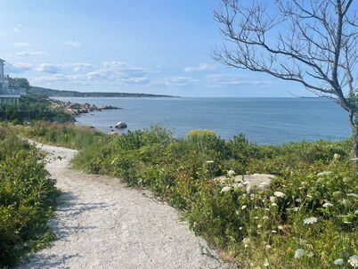 Rockport Getaway near ocean, music hall & downtown