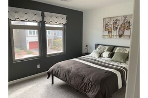3 bedrooms, WiFi - 15 minutes to Red Rock Canyon! Family-sized new house with roof top & balcony (Las Vegas)