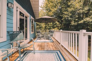 Outdoor dining - Monroe House - 2 Minute Drive to Lake Michigan ● Pet Friendly ● Beach Access  (Coloma)