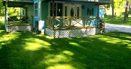 Monroe House - 2 Minute Drive to Lake Michigan ● Pet Friendly ● Beach Access