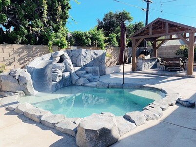 NEW HOUSE 4BE/2BA, cute POOL/SPA with slide NEAR BEACH, DISNEYLAND FOR 12!