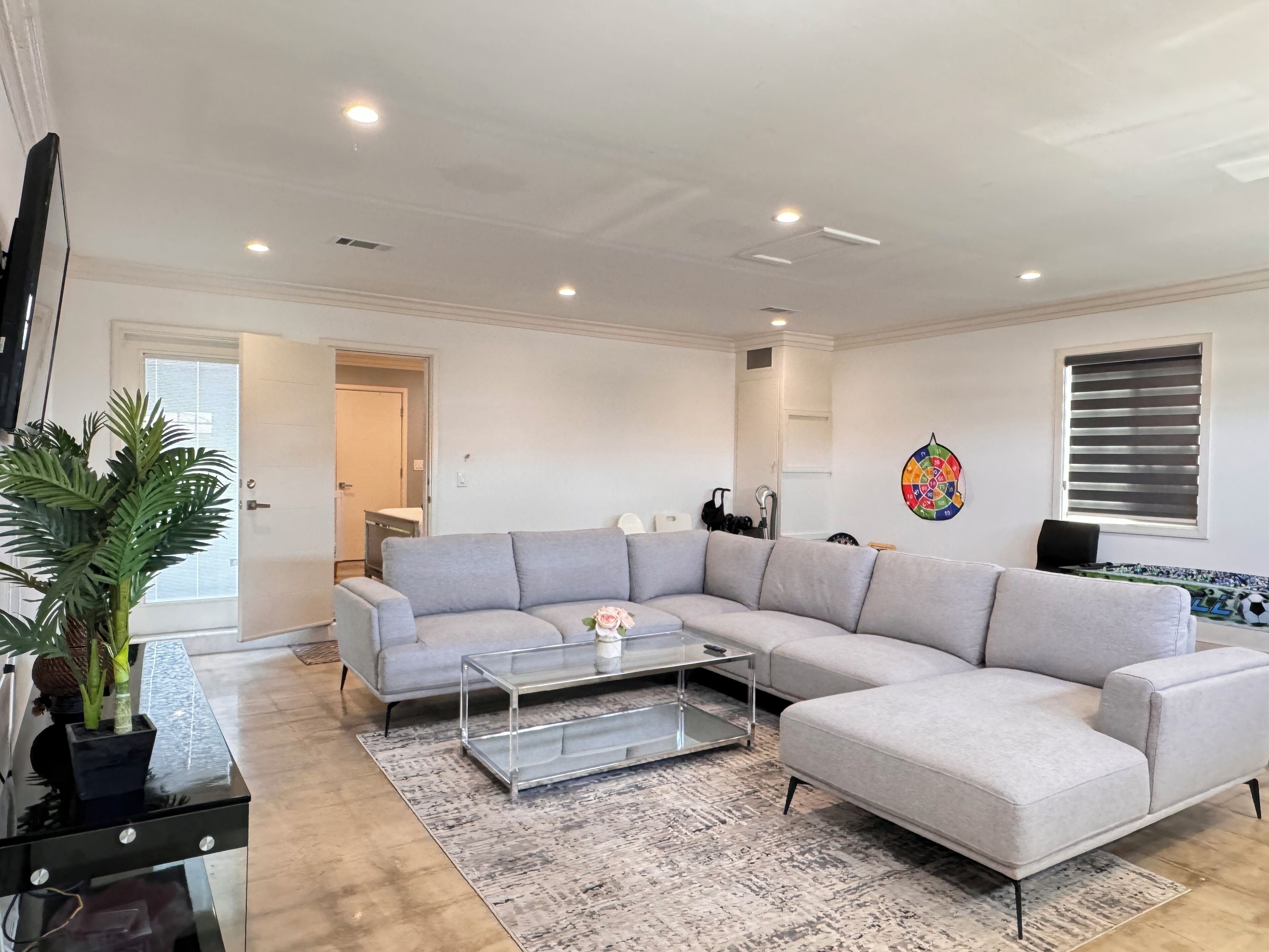 TV connectée, cheminée, baby-foot