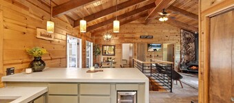 2 cabins-22 guests-2 hot tubs-Lake Access-Glamping