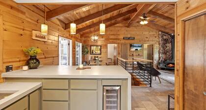 2 cabins-22 guests-2 hot tubs-Lake Access-Glamping