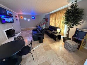 Interior - Anita’s Home, private pool and hot tub. (Roswell)