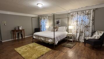 4 makuuhuonetta, työpöytä, silitysrauta/-lauta, Wi-Fi