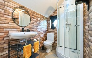 Shower, hair dryer - Lovely home in Hrebinec (Hrebinec)