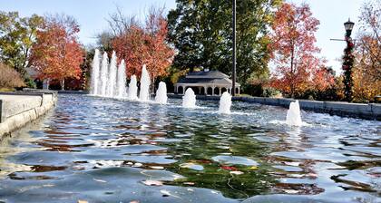 Charming Country Cottage Retreat - Walking distance to Downtown