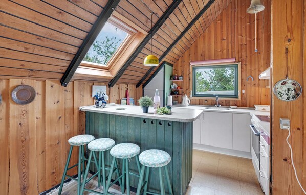 Fridge, stovetop, coffee/tea maker