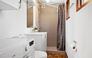 Shower, hair dryer - Lovely home in Slagelse with WiFi (Slagelse)