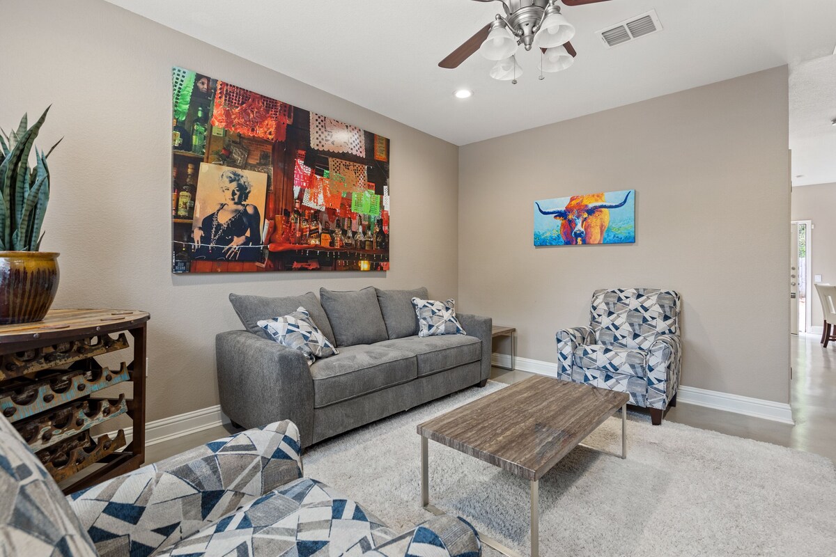 Photo 9 of ⭐️ 5-Star Reviews: King Suites + Spa Baths, Near DT, Arcade, Parking, Sleeps 18 🏡