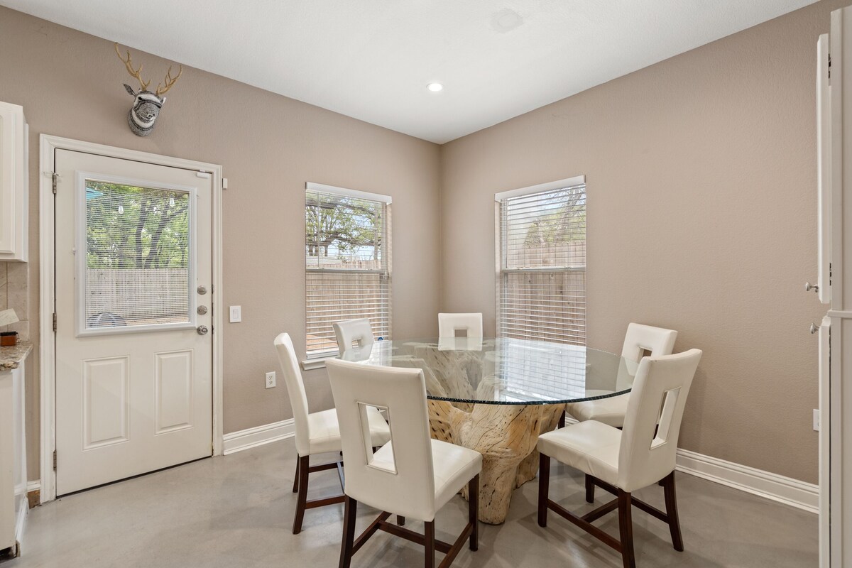 Photo 24 of ⭐️ 5-Star Reviews: King Suites + Spa Baths, Near DT, Arcade, Parking, Sleeps 18 🏡