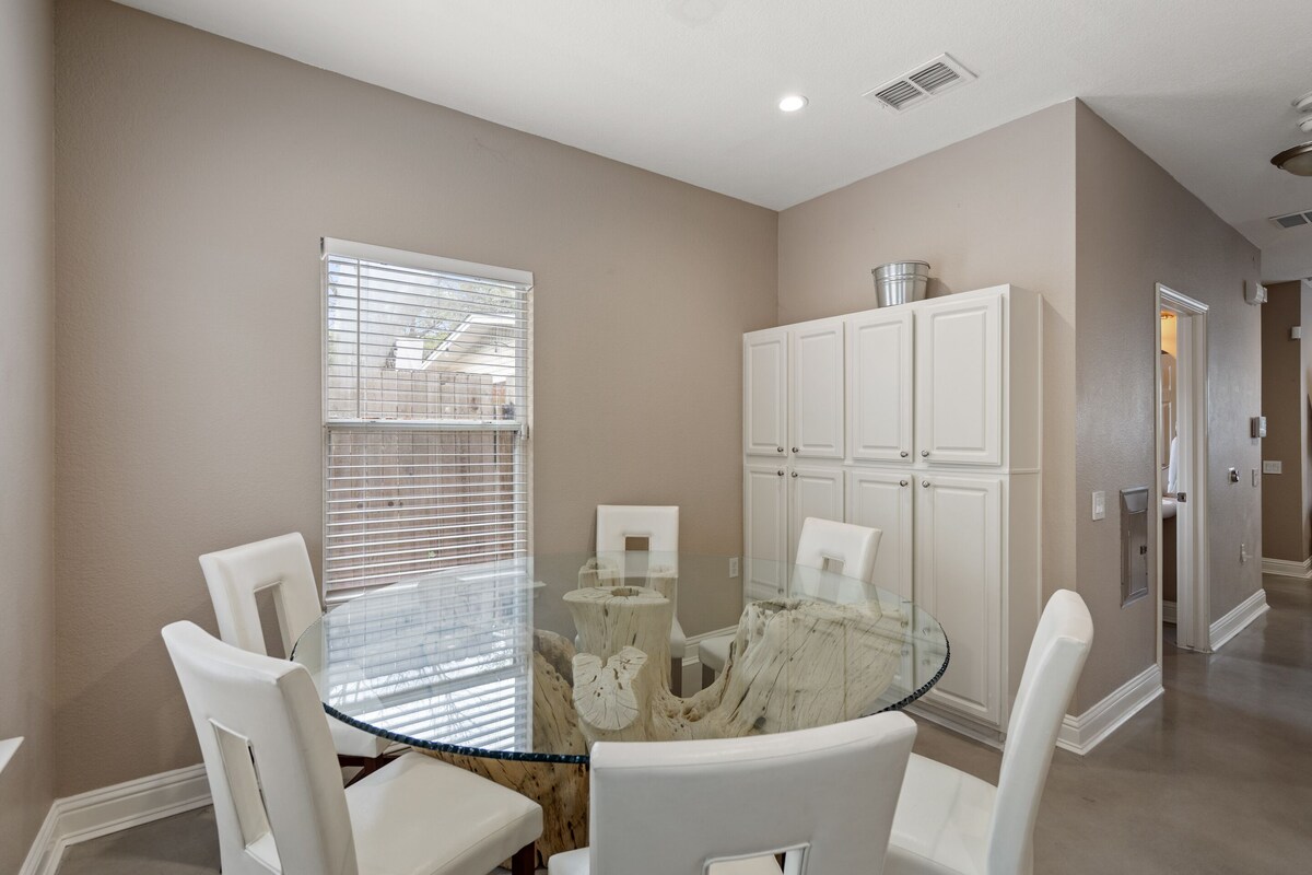 Photo 25 of ⭐️ 5-Star Reviews: King Suites + Spa Baths, Near DT, Arcade, Parking, Sleeps 18 🏡