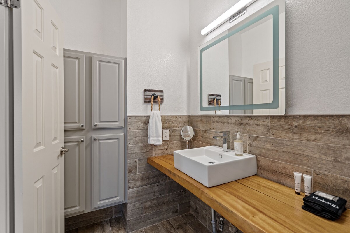 Photo 36 of ⭐️ 5-Star Reviews: King Suites + Spa Baths, Near DT, Arcade, Parking, Sleeps 18 🏡