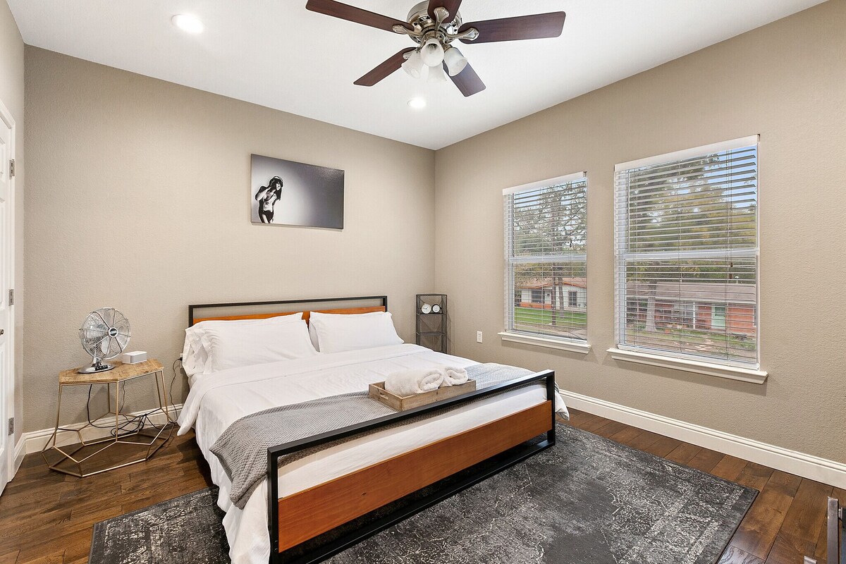 Photo 26 of ⭐️ 5-Star Reviews: King Suites + Spa Baths, Near DT, Arcade, Parking, Sleeps 18 🏡