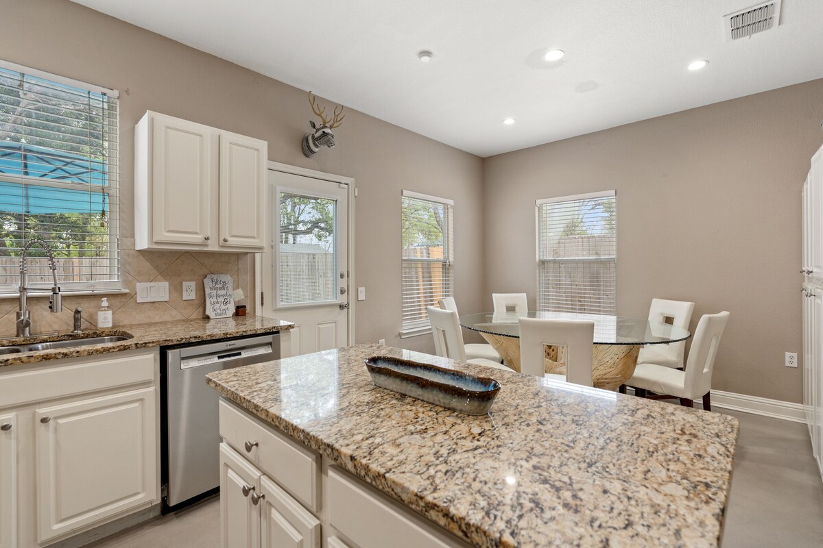 Photo 23 of ⭐️ 5-Star Reviews: King Suites + Spa Baths, Near DT, Arcade, Parking, Sleeps 18 🏡