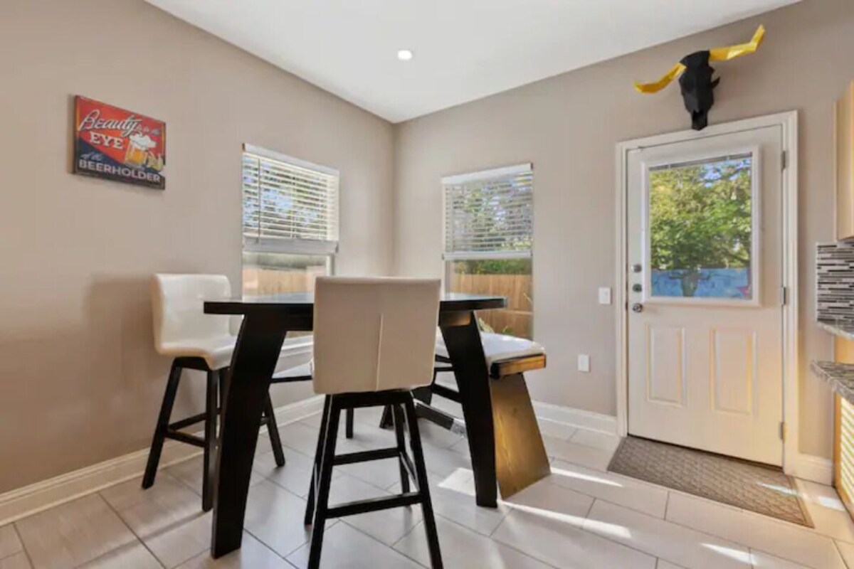 Photo 18 of ⭐️ 5-Star Reviews: King Suites + Spa Baths, Near DT, Arcade, Parking, Sleeps 18 🏡