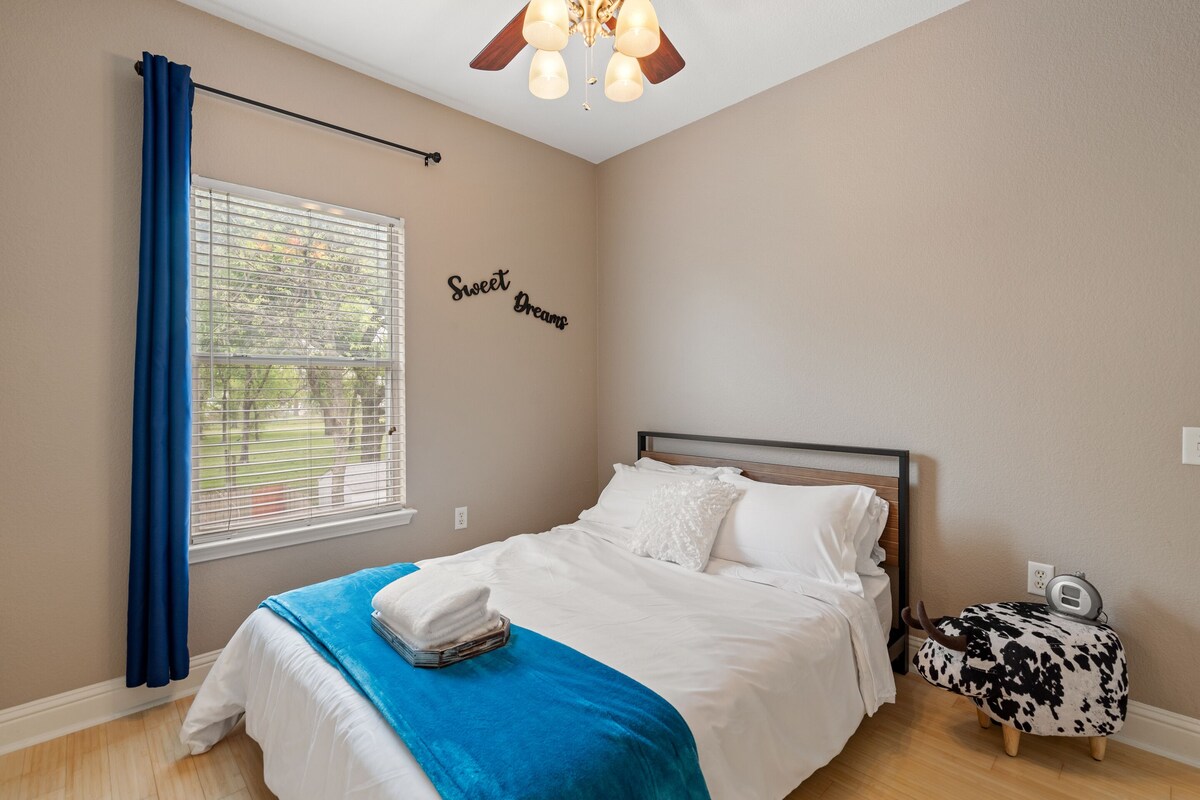 Photo 39 of ⭐️ 5-Star Reviews: King Suites + Spa Baths, Near DT, Arcade, Parking, Sleeps 18 🏡
