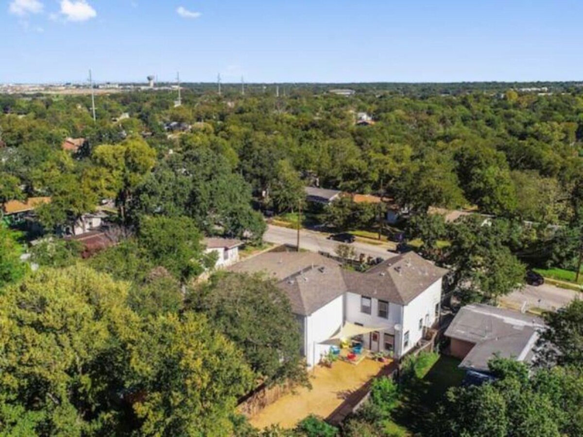 Photo 65 of ⭐️ 5-Star Reviews: King Suites + Spa Baths, Near DT, Arcade, Parking, Sleeps 18 🏡