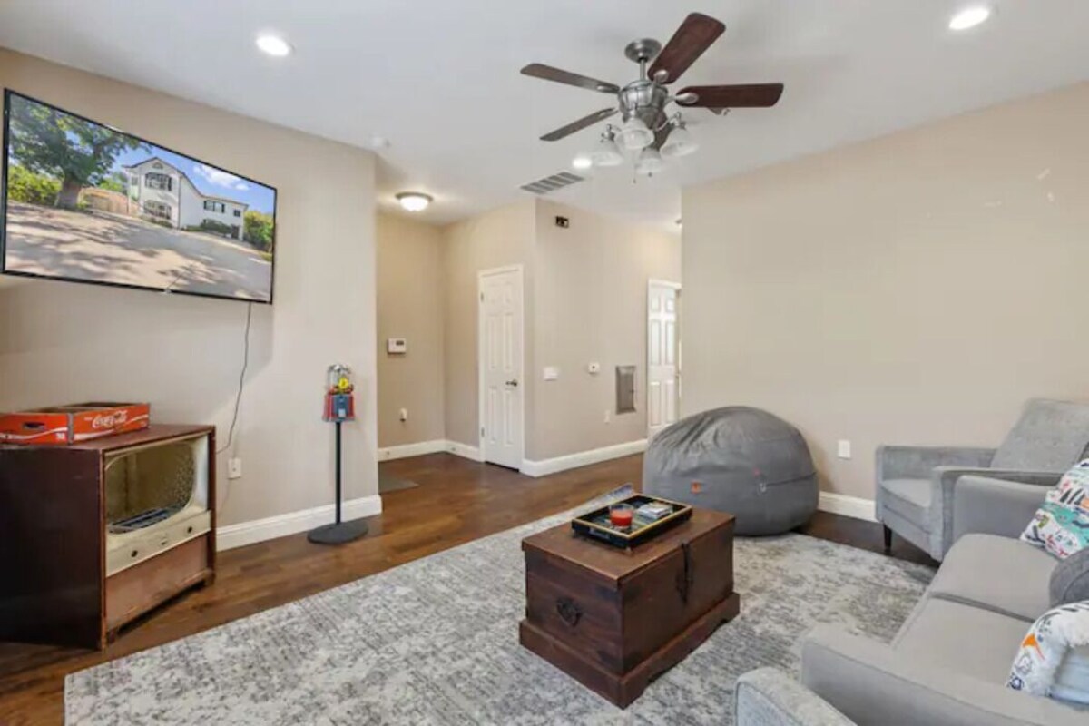 Photo 8 of ⭐️ 5-Star Reviews: King Suites + Spa Baths, Near DT, Arcade, Parking, Sleeps 18 🏡