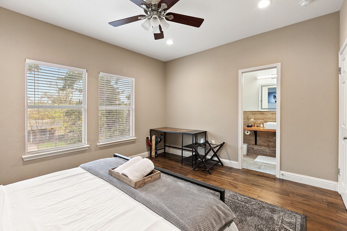 Photo 27 of ⭐️ 5-Star Reviews: King Suites + Spa Baths, Near DT, Arcade, Parking, Sleeps 18 🏡
