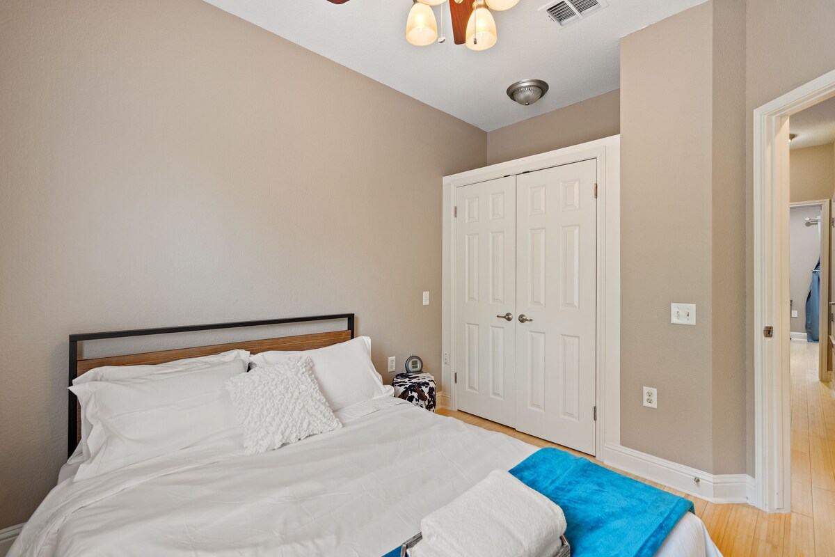 Photo 40 of ⭐️ 5-Star Reviews: King Suites + Spa Baths, Near DT, Arcade, Parking, Sleeps 18 🏡