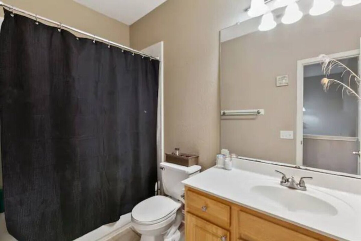 Photo 46 of ⭐️ 5-Star Reviews: King Suites + Spa Baths, Near DT, Arcade, Parking, Sleeps 18 🏡