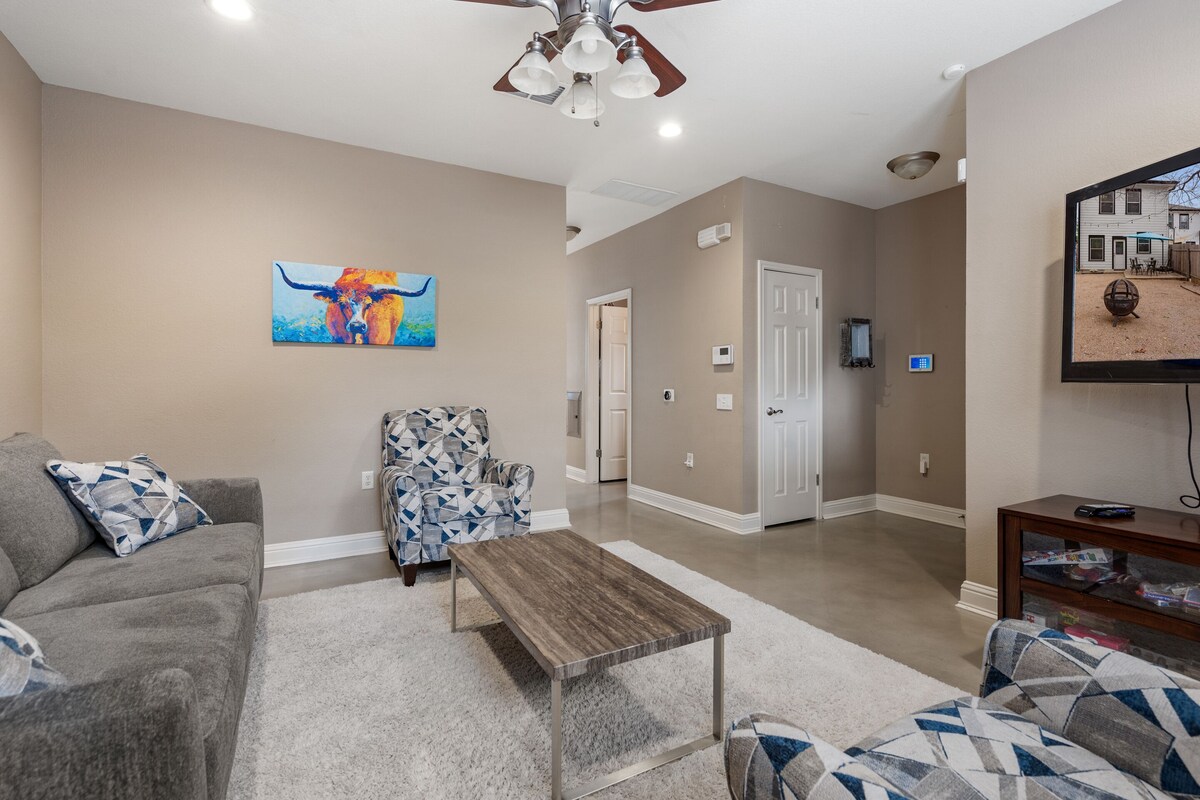 Photo 12 of ⭐️ 5-Star Reviews: King Suites + Spa Baths, Near DT, Arcade, Parking, Sleeps 18 🏡
